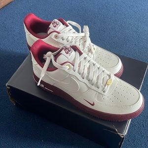 New in box NIKE AIR FORCE 1 ‘07 SE. Women’s size 10.5. Sold out.